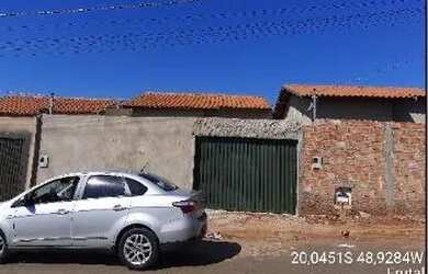 Imagem: A casa possui 2 Dormitórios, 1 Banheiro, 1 Vaga na garagem