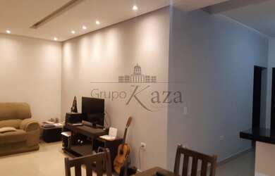 Imagem: A casa possui 3 Dormitórios, 2 Banheiros, 4 Vagas na garagem