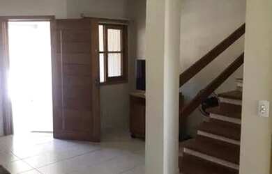 Imagem: A casa possui 3 Dormitórios, 2 Banheiros, 2 Vagas na garagem