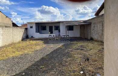 Imagem: A casa possui 2 Dormitórios, 1 Banheiro, 5 Vagas na garagem