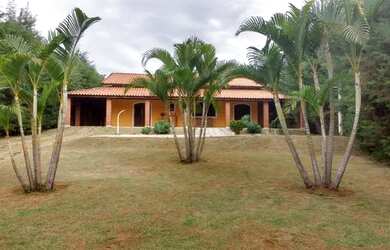 Imagem: A casa em condomínio possui 3 Dormitórios, 3 Banheiros, 5