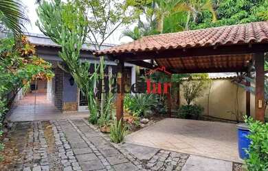 Imagem: A casa possui 2 Dormitórios, 3 Banheiros, 300m² de Área e