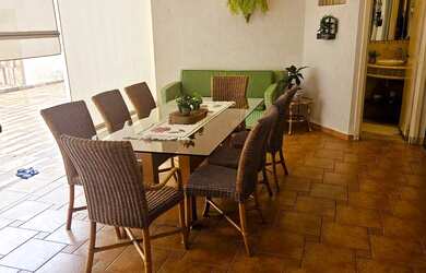 Imagem: A casa possui 4 Dormitórios, 5 Banheiros, 3 Vagas na garagem