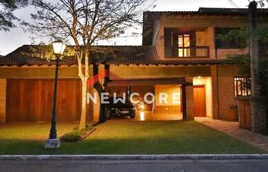 Imagem: A casa em condomínio possui 5 Dormitórios, 5 Banheiros, 5