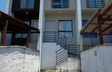 Imagem: A casa possui 2 Dormitórios, 2 Banheiros, 1 Vaga na garagem