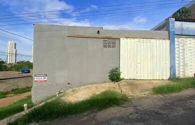 Imagem: A casa possui 2 Dormitórios, 2 Banheiros, 1 Vaga na garagem