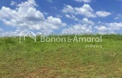 Imagem: O terreno possui 1.400m² de Área, Imóvel novo e está localizado