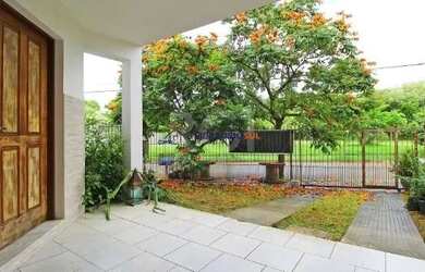 Imagem 3: Casa em Porto Alegre, no bairro Hípica, com 3 dormitório s , e 3 banheiros,...