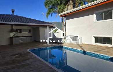 Imagem: A casa possui 4 Dormitórios, 5 Banheiros, 5 Vagas na garagem