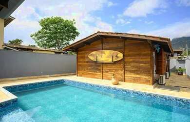 Imagem: A casa possui 3 Dormitórios, 3 Banheiros, 2 Vagas na garagem