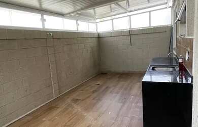 Imagem: O apartamento possui 2 Dormitórios, 1 Banheiro, 2 Vagas na