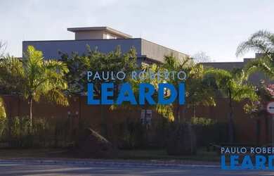 Imagem: A casa em condomínio possui 5 Dormitórios, 5 Banheiros, 4