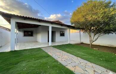 Imagem: A casa possui 2 Dormitórios, 1 Banheiro e está localizado