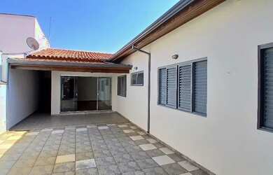 Imagem: A casa possui 5 Dormitórios, 5 Banheiros, 2 Vagas na garagem