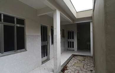 Imagem: A casa possui 1 Dormitório e 1 Banheiro e está localizado