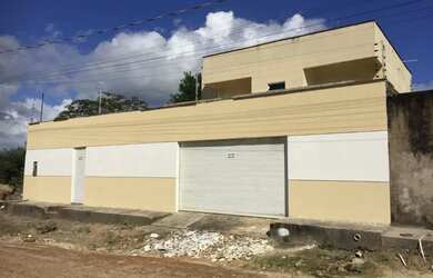 Imagem: A casa possui 4 Dormitórios, 4 Banheiros, 4 Vagas na garagem