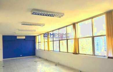 Imagem: O depósito possui 4 Vagas na garagem, 60m² de Área e está