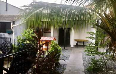 Imagem: A casa possui 5 Dormitórios, 5 Banheiros, 3 Vagas na garagem