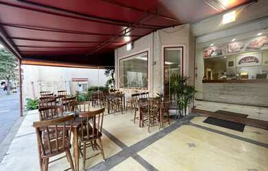 Imagem: A casa possui 3 Dormitórios, 3 Banheiros, 3 Vagas na garagem