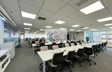 Imagem: O depósito possui 5 Vagas na garagem, 267m² de Área e está