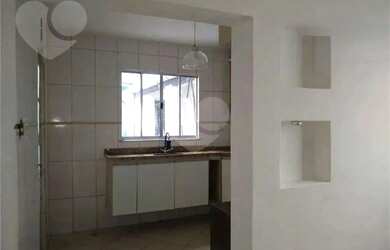 Imagem: A casa possui 4 Dormitórios, 4 Banheiros, 4 Vagas na garagem