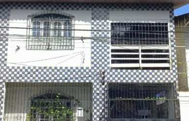 Imagem: A casa possui 3 Dormitórios, 2 Banheiros, 1 Vaga na garagem