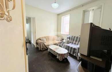 Imagem: O apartamento possui 4 Dormitórios, 1 Banheiro, 1 Vaga na garagem