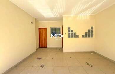 Imagem: A casa possui 4 Dormitórios, 3 Banheiros, 2 Vagas na garagem