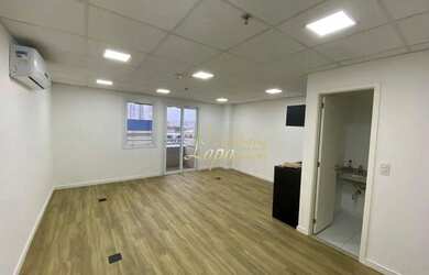 Imagem: O depósito possui 1 Vaga na garagem e 34m² de Área e está