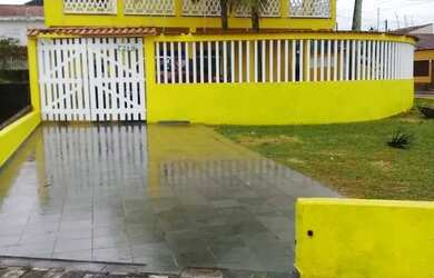 Imagem: A casa possui 5 Dormitórios, 4 Banheiros, 5 Vagas na garagem