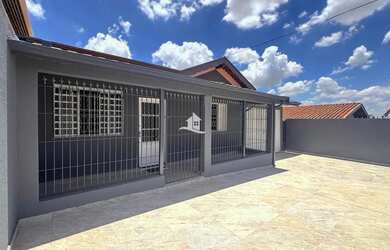 Imagem: A casa possui 2 Dormitórios, 1 Banheiro, 3 Vagas na garagem