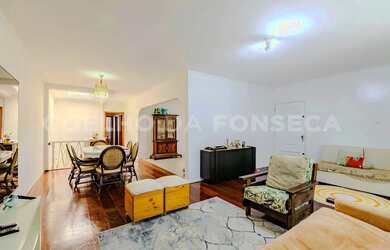 Imagem: O depósito possui 2 Vagas na garagem, 220m² de Área e está