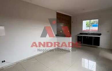 Imagem: A casa possui 2 Dormitórios, 1 Banheiro, 1 Vaga na garagem