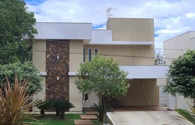 Imagem: A casa em condomínio possui 4 Dormitórios, 5 Banheiros, 2