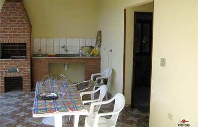 Imagem: A casa possui 5 Dormitórios, 4 Banheiros, 520m² de Área e