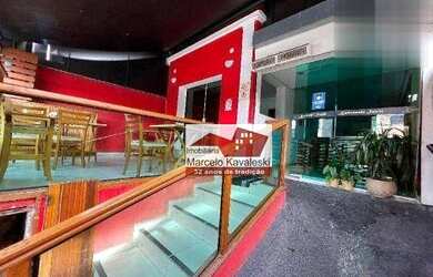 Imagem: O depósito possui 4 Vagas na garagem, 330m² de Área e está