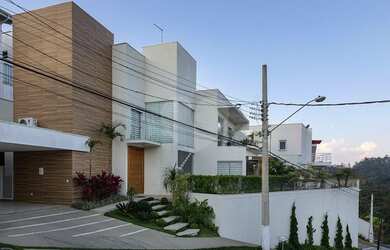 Imagem: A casa em condomínio possui 3 Dormitórios, 3 Banheiros, 4