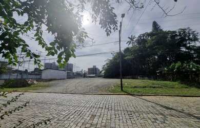 Imagem: O terreno possui 1.880m² de Área e está localizado em Anita