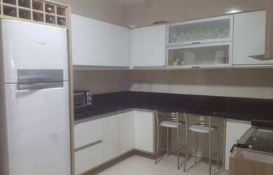 Imagem: A casa possui 4 Dormitórios, 3 Banheiros, 5 Vagas na garagem