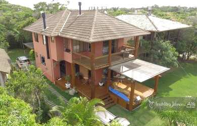 Imagem: A casa possui 3 Dormitórios, 3 Banheiros, 1 Vaga na garagem