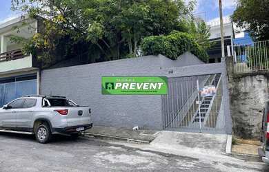 Imagem: A casa possui 4 Dormitórios, 2 Banheiros, 3 Vagas na garagem