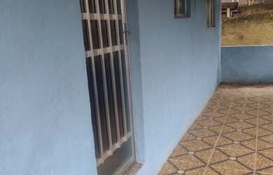 Imagem: A casa possui 2 Dormitórios, 1 Banheiro, 1 Vaga na garagem