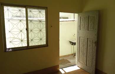 Imagem: A casa possui 2 Dormitórios e 1 Banheiro e está localizado