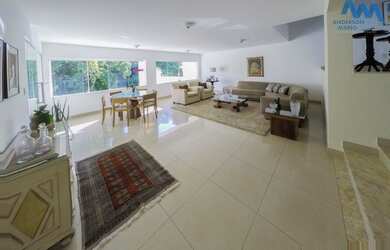 Imagem: A casa possui 3 Dormitórios, 3 Banheiros, 3 Vagas na garagem