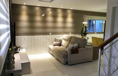 Imagem: A casa possui 3 Dormitórios, 1 Banheiro, 2 Vagas na garagem