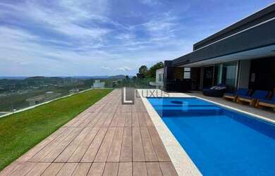 Imagem: A casa em condomínio possui 4 Dormitórios, 5 Banheiros, 5