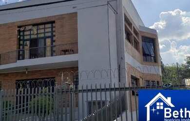 Imagem: O depósito possui 5 Vagas na garagem, 1.200m² de Área e