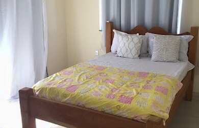 Imagem: A casa possui 5 Dormitórios, 2 Banheiros, 3 Vagas na garagem