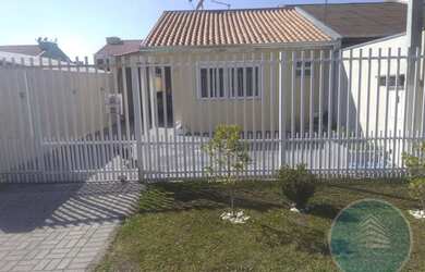 Imagem: A casa possui 3 Dormitórios, 2 Banheiros, 5 Vagas na garagem