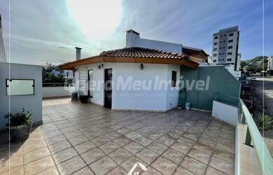 Imagem: A casa possui 4 Dormitórios, 4 Banheiros, 3 Vagas na garagem